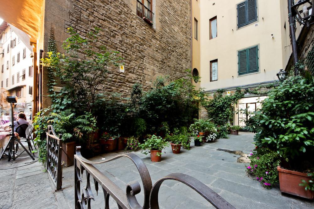 Ponte Vecchio Tower Apartment Firenze Bagian luar foto